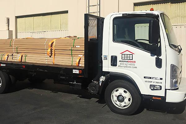 alumadoor-truck